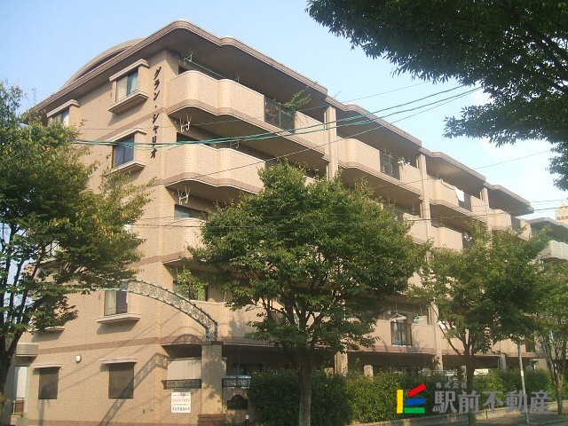 建物外観　5階建ての物件