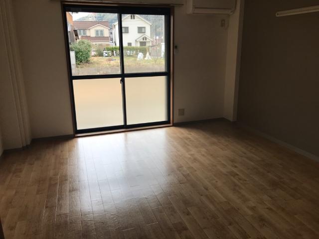 居室・リビング　室内