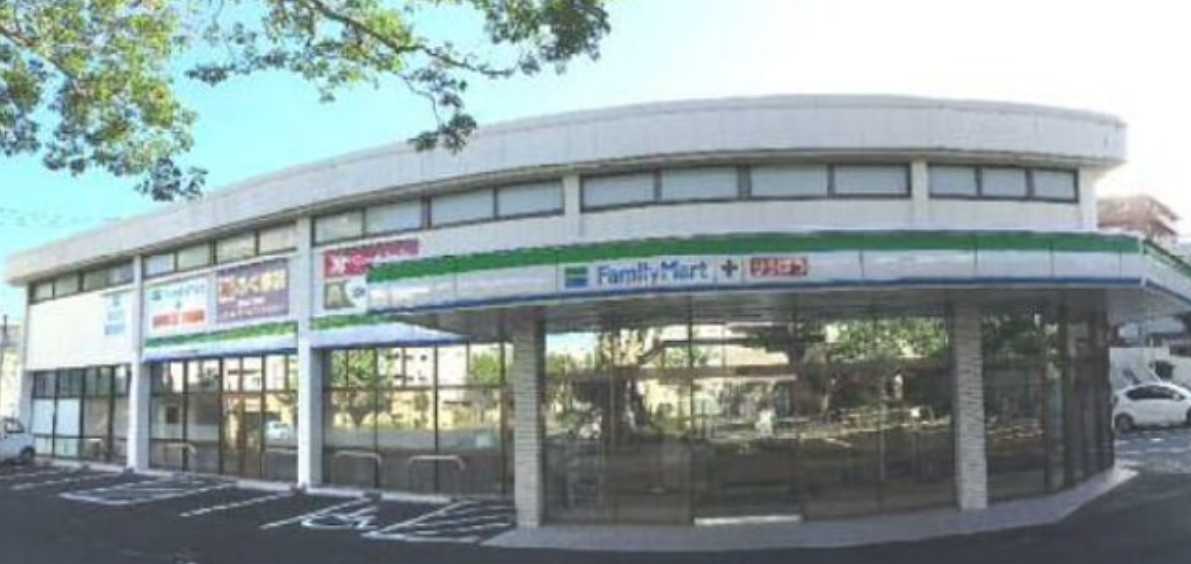 コンビニ　沖縄ファミリーマート プラスリウボウ泉崎店（コンビニ）まで439m