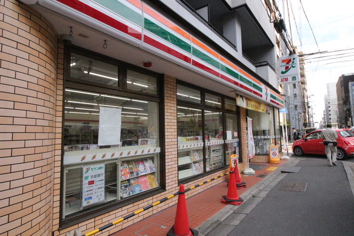 コンビニ　セブンイレブン（コンビニ）まで30m