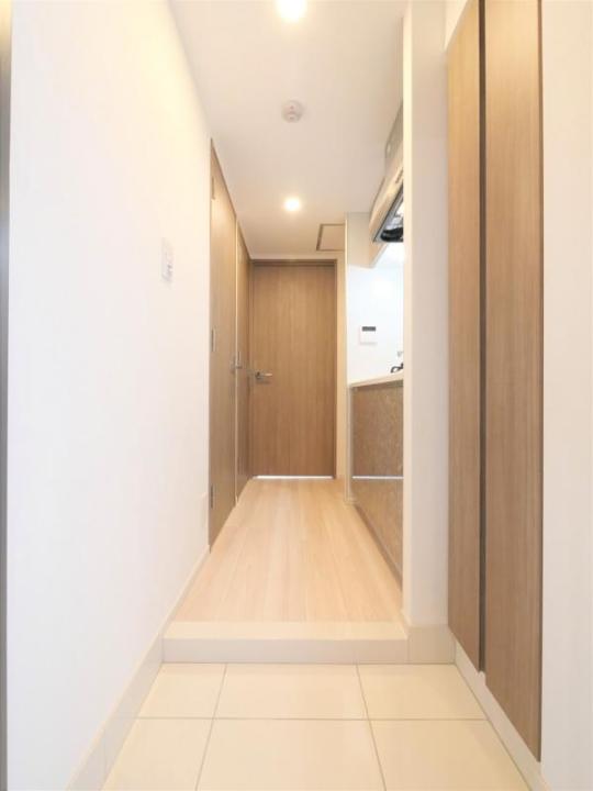 玄関　玄関から見た内装です