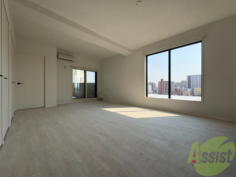 居室・リビング　広々としたリビングですね。使い勝手がよさそうですね！