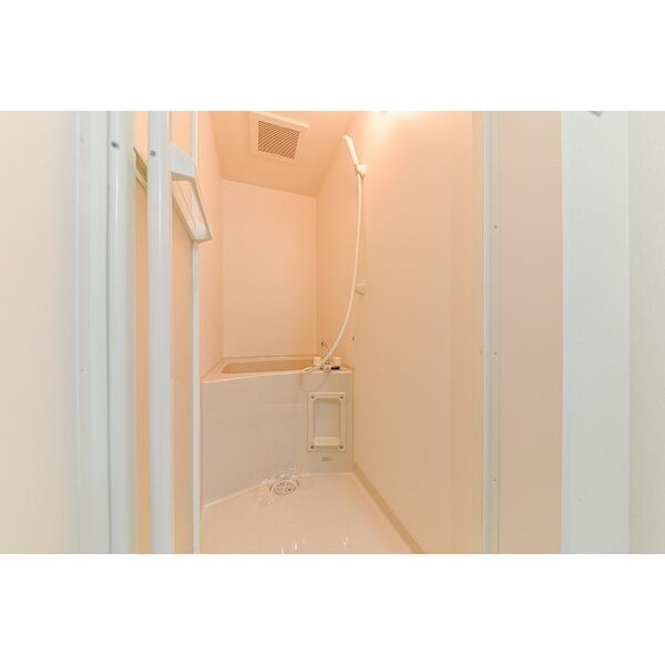 バス・シャワールーム　※写真は同じマンションの違う部屋のものになります。