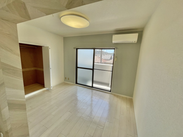 居室・リビング　別号室の写真です。