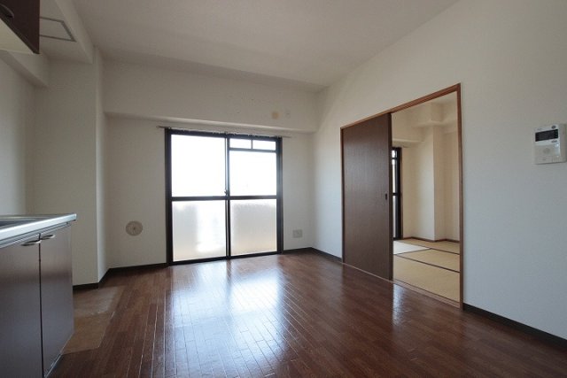 居室・リビング　同物件別号室