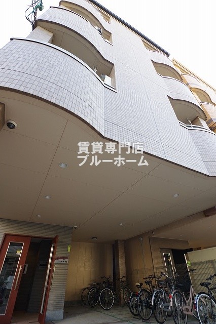 建物外観　鉄骨造のしっかりとした物件！