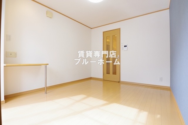 居室・リビング　6帖の明るい洋室！