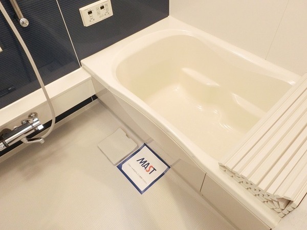 バス・シャワールーム　浴室乾燥機、追焚機能付の広々バスルーム！