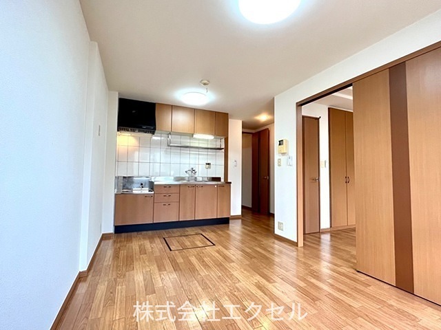 居室・リビング　日当たり良好で明るいお部屋です。