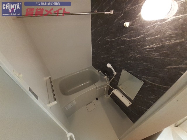 バス・シャワールーム　別部屋同型反転タイプ