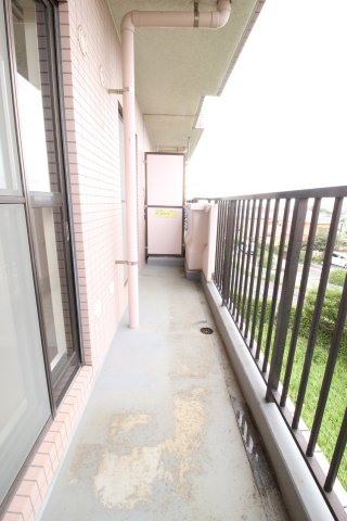 バルコニー　陽当たり良好なバルコニーです