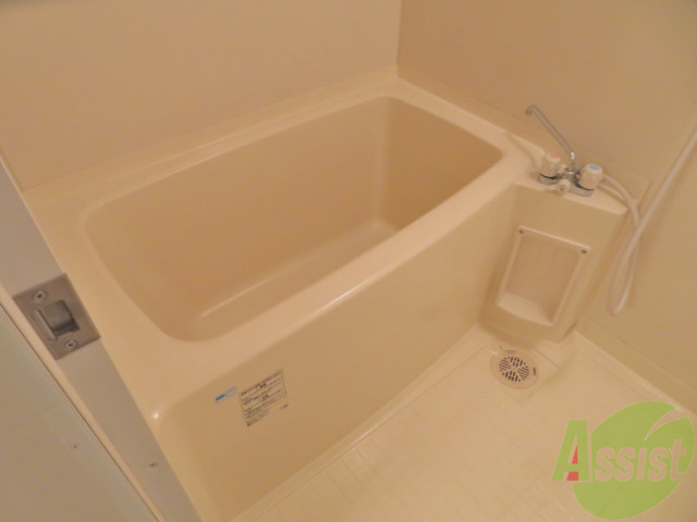 バス・シャワールーム　バスルームはゆったりと出来そうな広さがあります。