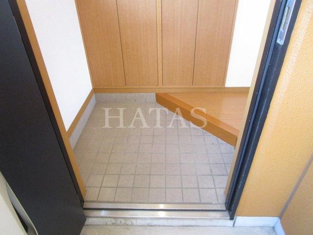 玄関　同物件別部屋です。