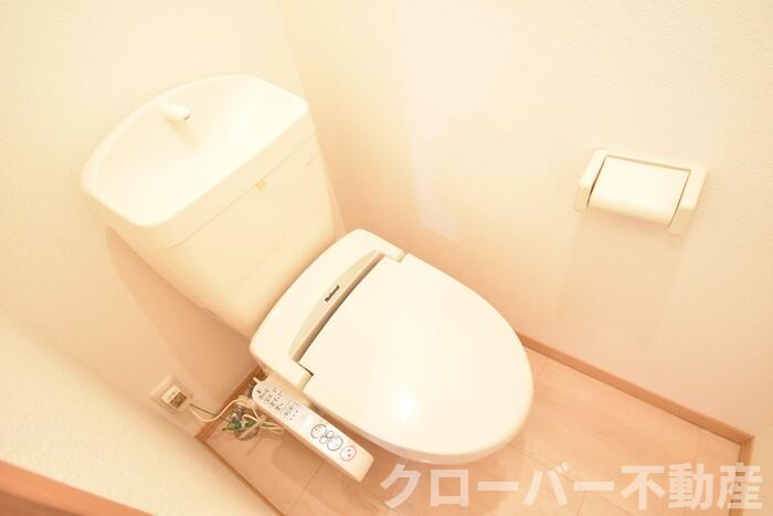 トイレ　温水洗浄暖房便座