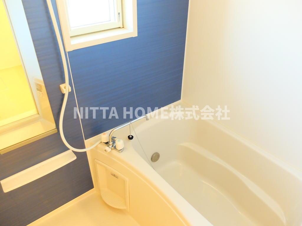 バス・シャワールーム　お風呂には便利な窓が付いています◇