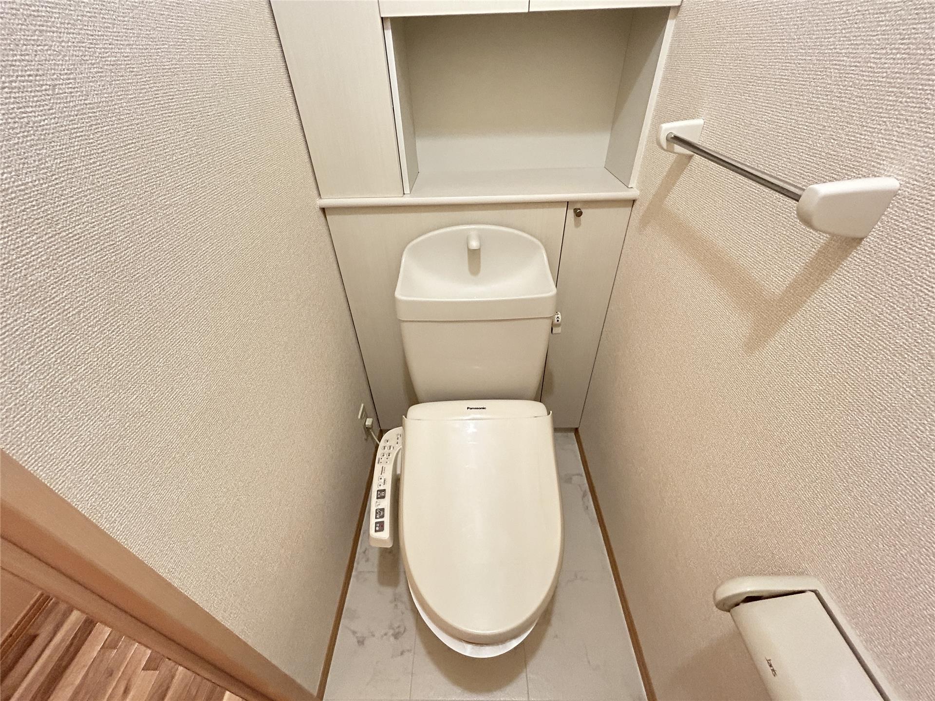 トイレ　温水洗浄暖房便座付トイレ