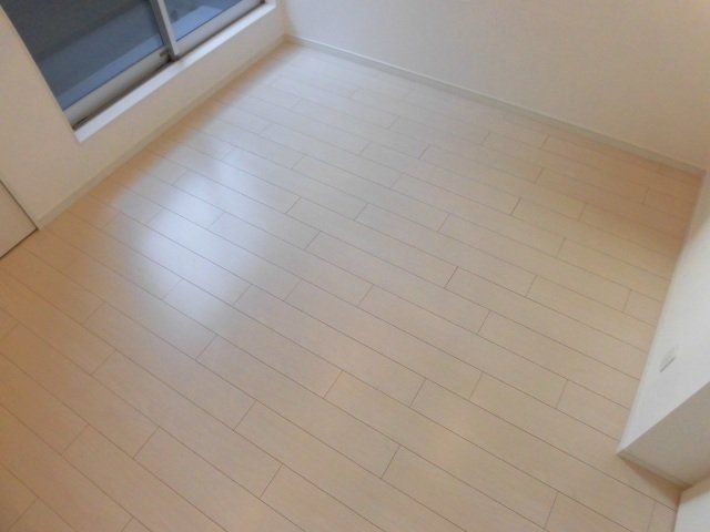 居室・リビング　洋室6.4帖あります。