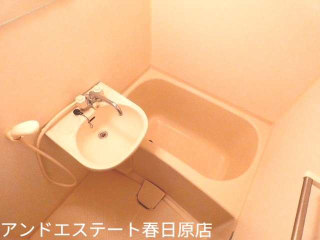 バス・シャワールーム　ワイドな浴槽