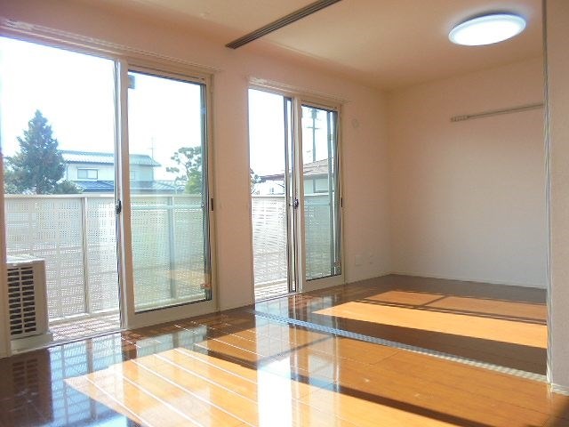 居室・リビング　写真は103号室です