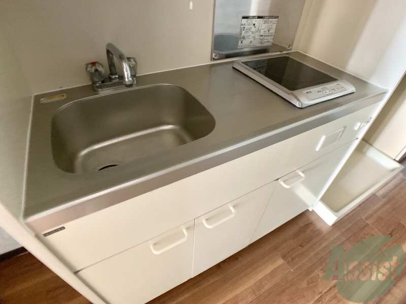 キッチン　一人暮らしには十分な大きさのキッチンですね。