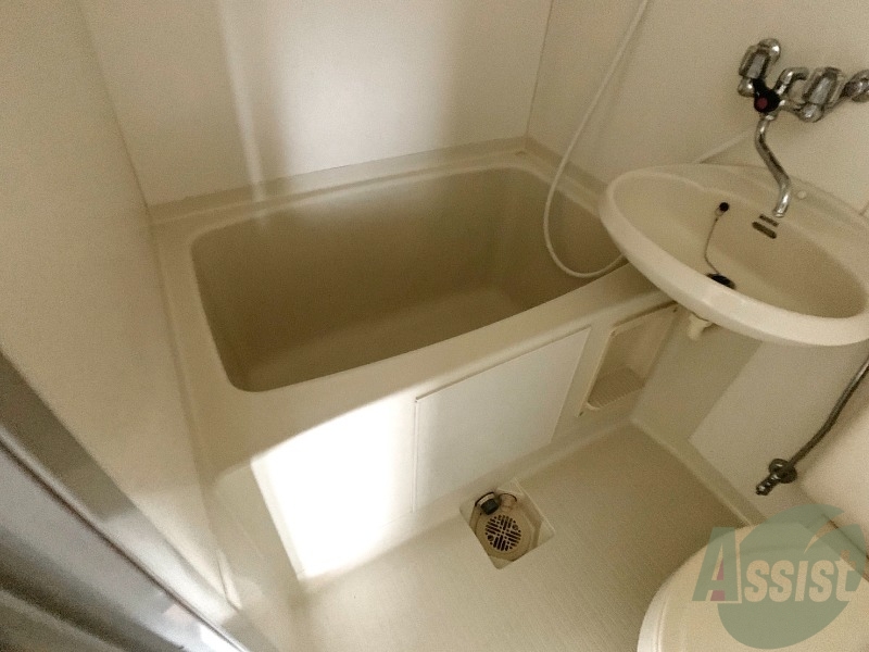 バス・シャワールーム　お風呂はこちらのスペースでご利用頂けます。