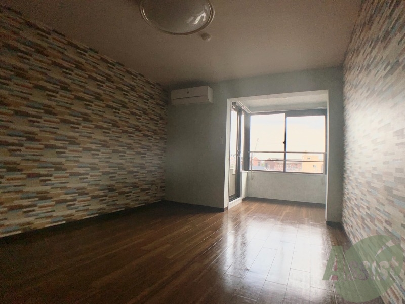 居室・リビング　陽当たりが良く、広々として過ごしやすそうです。