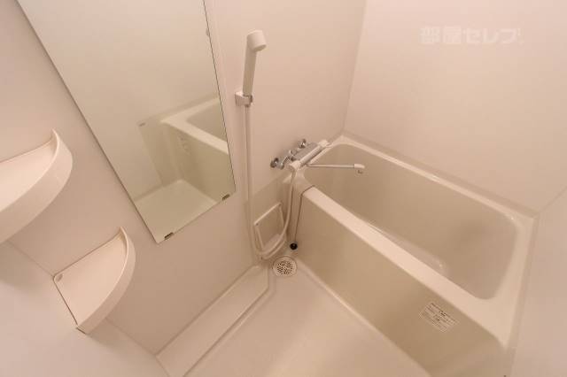 バス・シャワールーム　３０２号室の写真です。