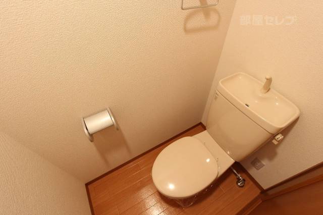 トイレ　３０２号室の写真です。