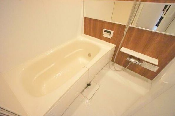 バス・シャワールーム　追い焚き付き１坪バス☆