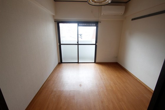 居室・リビング　※別部屋の写真です