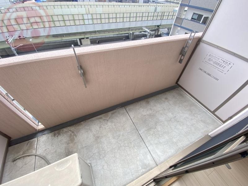 バルコニー　陽当たり良好なバルコニーです