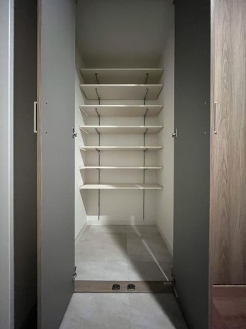 収納　プレサンスNEO九条ディアシス　シューズボックス