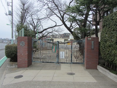 小学校　世田谷区立代田小学校（小学校）まで352m