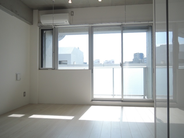 居室・リビング　別号室参考写真