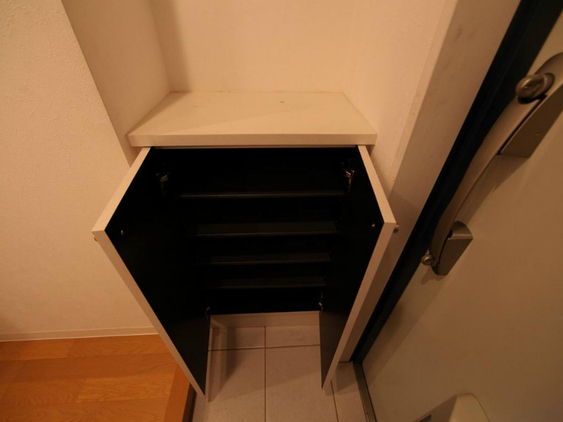 玄関　玄関　シューズボックス付