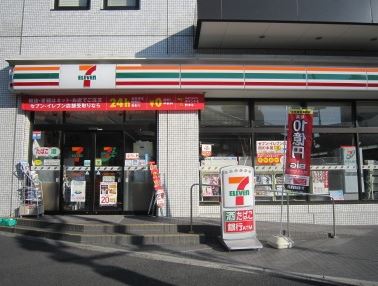 コンビニ　セブンイレブン港区南青山7丁目店（コンビニ）まで156m