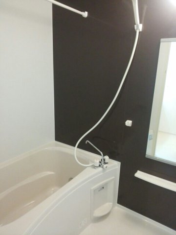 バス・シャワールーム　落ち着いた空間のお風呂です