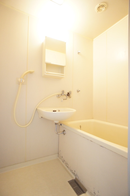 バス・シャワールーム　使いやすい☆洗面ボールと一体型のバスルームです♪