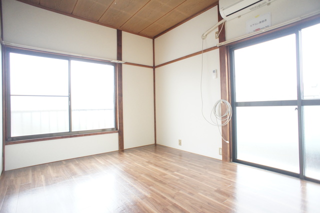 居室・リビング　２面採光なので、明るく風通しのよいお部屋です♪