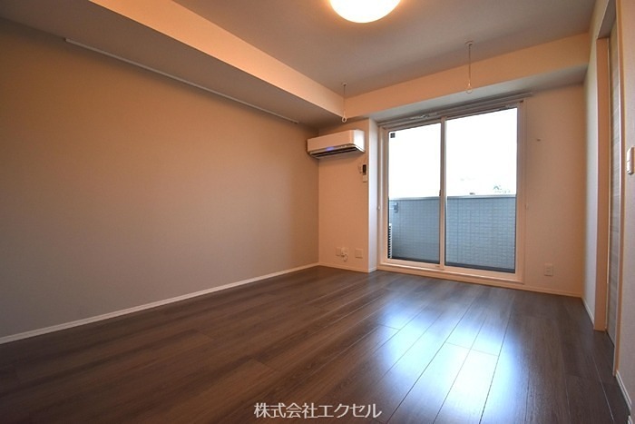 居室・リビング　エアコン付きです。