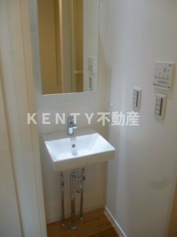 洗面設備　コンパクトで使いやすい洗面所