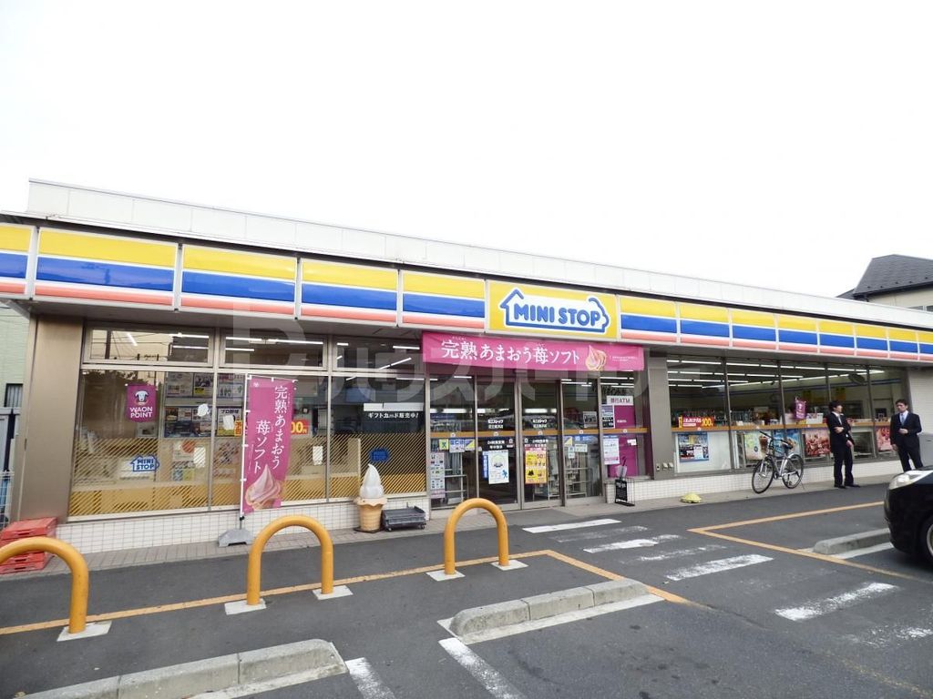 コンビニ　ミニストップ足立鹿浜店（コンビニ）まで360m
