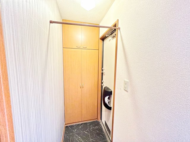 玄関　※別部屋参考写真