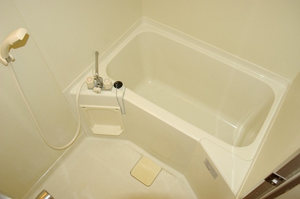 バス・シャワールーム　バストイレセパレートタイプの浴室です♪