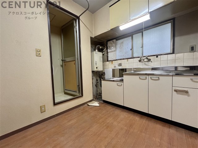 居室・リビング　落ち着いたカラーのリビングです♪