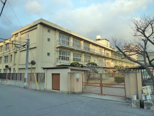 中学校　大阪市立長吉中学校（中学校）まで299m