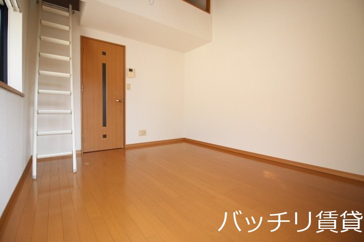 居室・リビング　別号室タイプの為、現状を優先いたします。