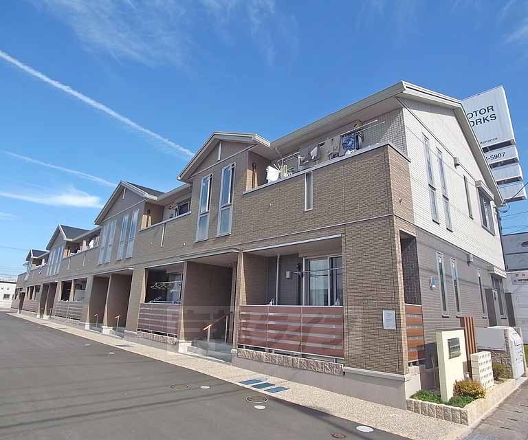 建物外観　三角屋根が可愛らしいハイツです。