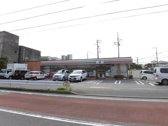 コンビニ　セブンイレブン（コンビニ）まで920m