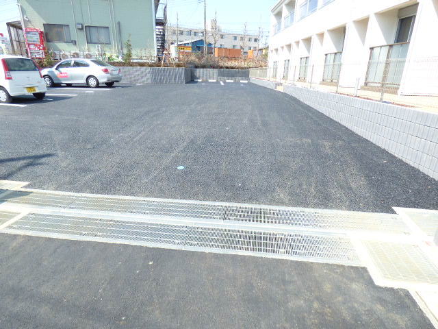 駐車場　敷地内駐車場　空要確認